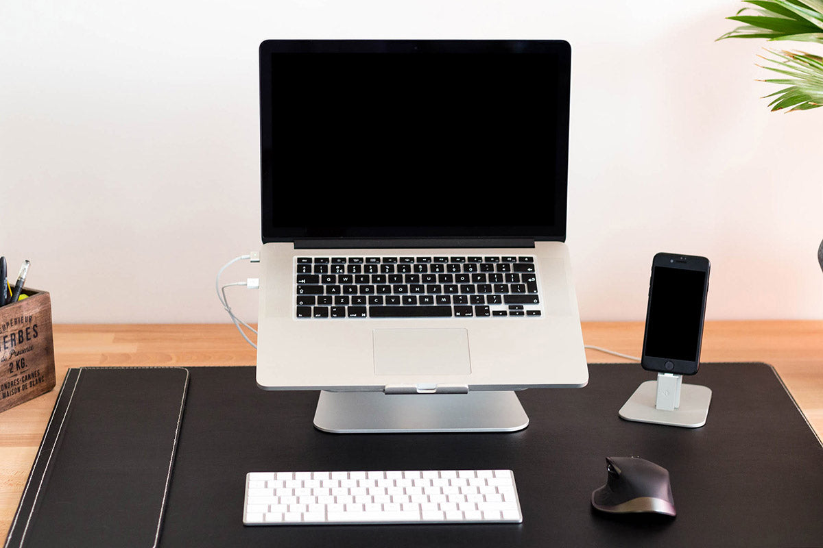 Free 4 Macbook Pro-Iphone Psd Mockups