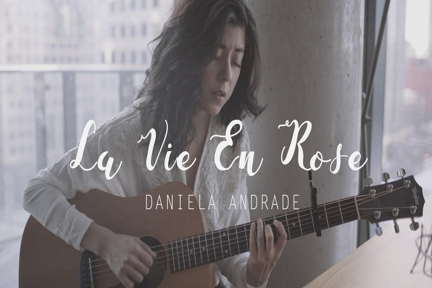 La Vie En Rose - Free Calligraphy Script Font