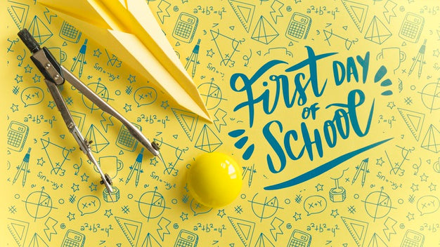 Free Above View Arrangement With Paper Airplane And Compass Psd