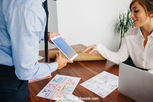 Free Architect Concept With Tablet Mockup Psd