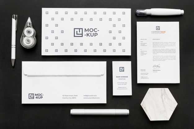 Free Arrangement Of Mock-Up Stationery On Wood Psd