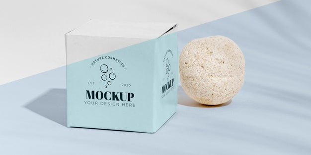 Free Arrangement With Box And Bath Bomb Psd