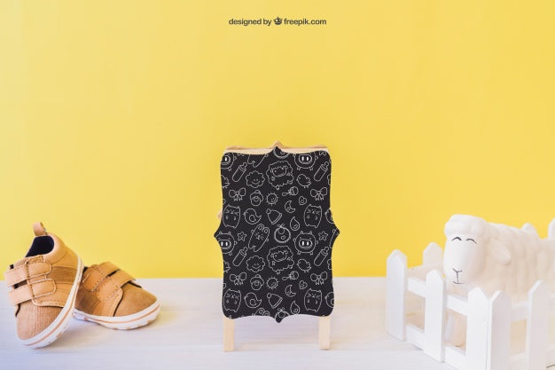 Free Baby Mockup With Board And Sheep Psd