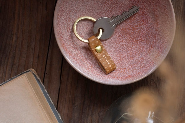 Free Beautiful Accessories Mockup In Real Context Psd