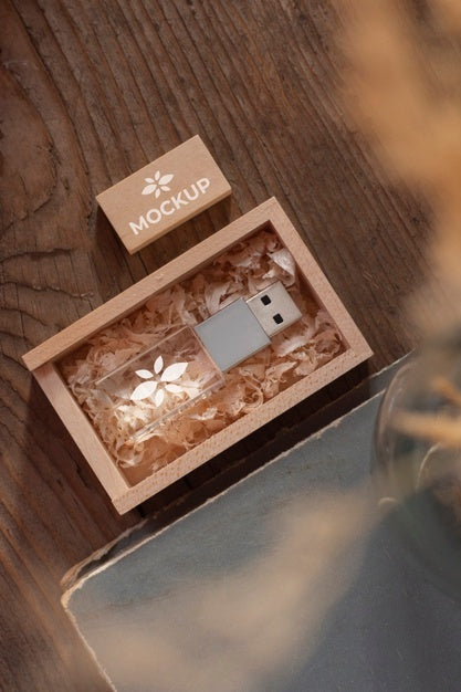 Free Beautiful Accessories Mockup In Real Context Psd