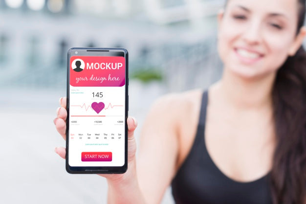 Free Blurred Fit Woman Holding Smartphone Mock-Up Psd