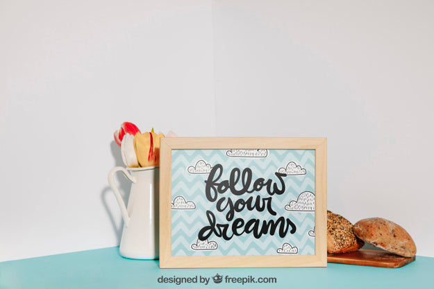 Free Breakfast Mockup In Corner Of Room Psd