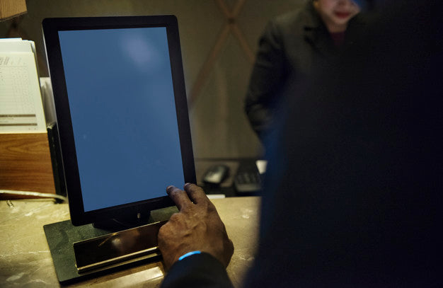 Free Business People Discussing About Work Using Tablet Psd