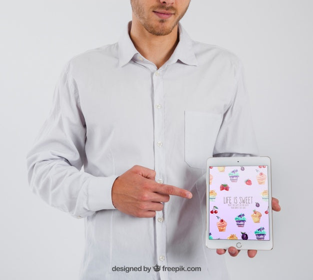 Free Businessman Pointing At Tablet Psd