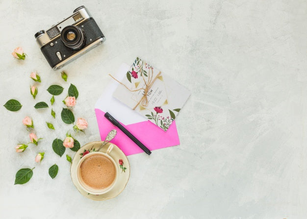 Free Card Mockup With Floral Decoration For Wedding Or Quote Psd