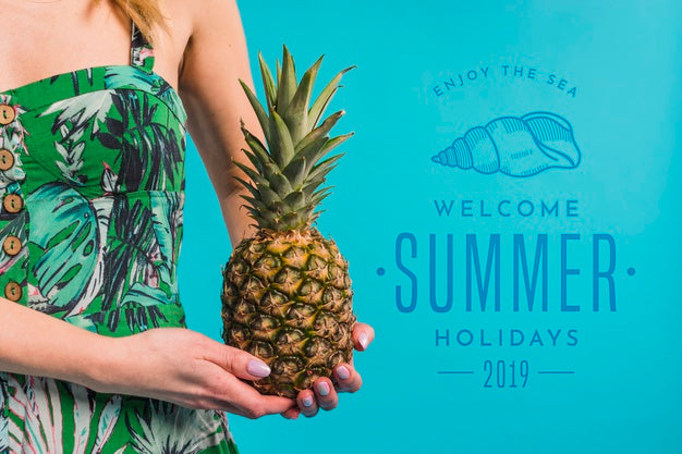 Free Copyspace Mockup With Summer Concept Next To Attractive Woman Psd