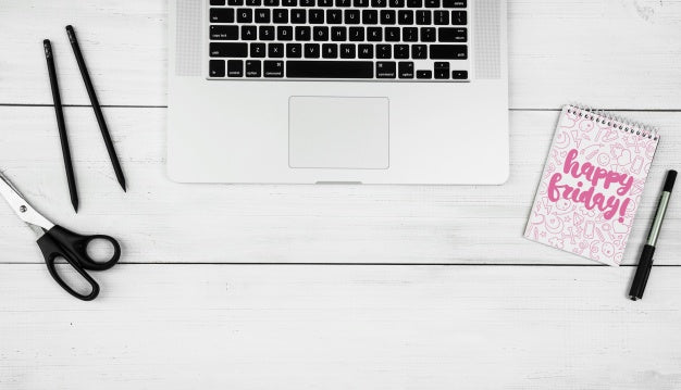 Free Creative Social Media And Internet Mockup With Laptop Keyboard Psd