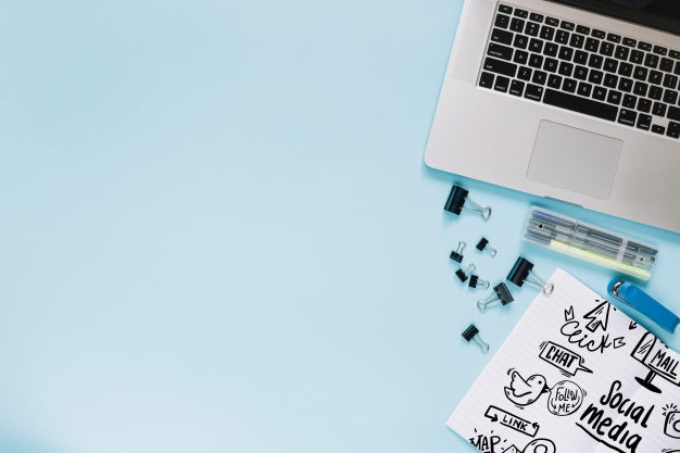 Free Creative Social Media And Internet Mockup With Laptop Keyboard Psd