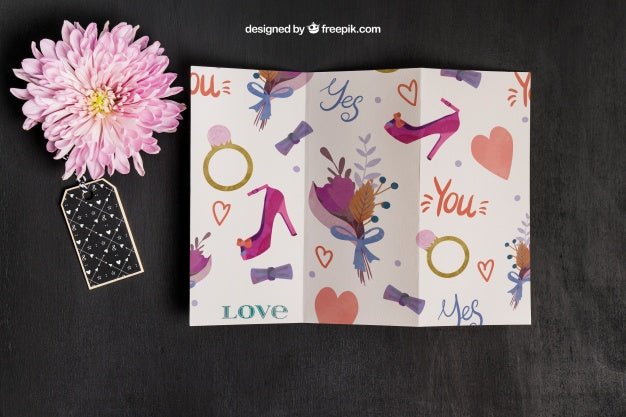 Free Cute Mockup With Trifold Paper Psd