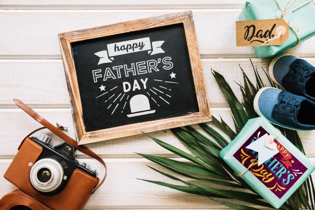 Free Fathers Day Mockup With Slate Psd