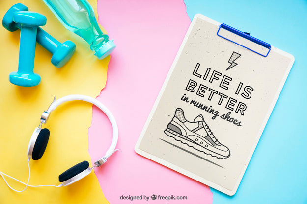 Free Fitness Mockup With Clipboard And Headphones Psd