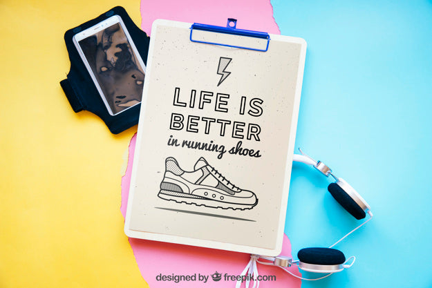 Free Fitness Mockup With Clipboard And Smartphone Psd