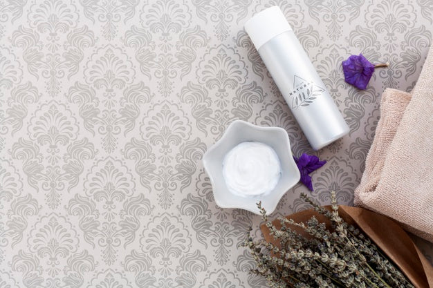 Free Flat Lay Of Cream On Plain Background Mock-Up Psd