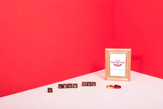 Free Frame Mockup With Valentine Concept Psd
