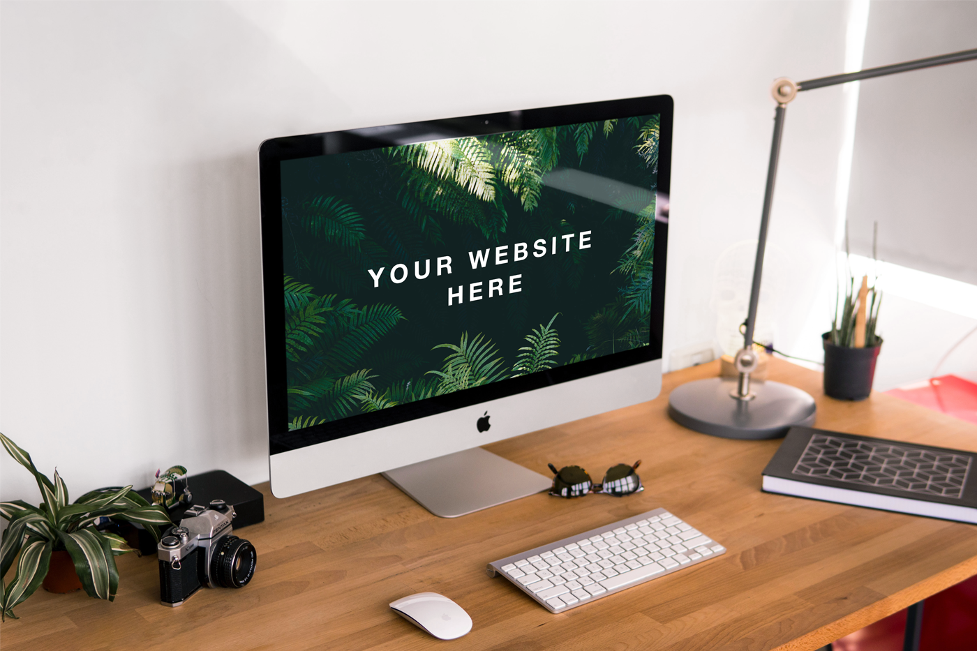 Free Imac On Desk Psd Mockup