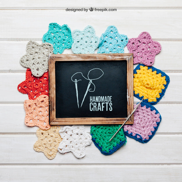 Free Knitting Mockup With Slate And Needle Psd