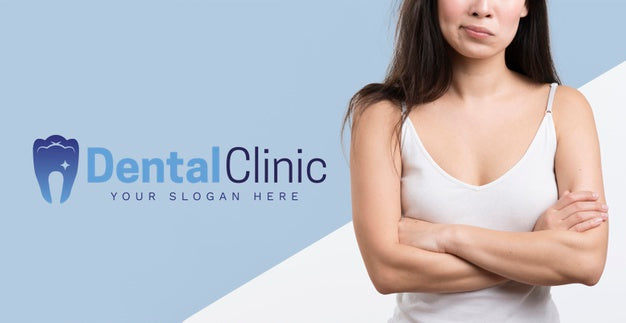 Free Medium Shot Woman With Dental Clinic Mock-Up Ad Psd
