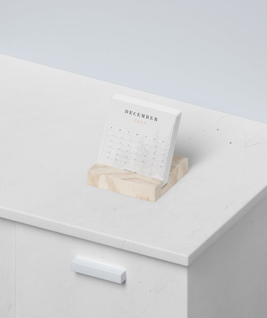 Free Miniature Calendar Form In Wooden Support Psd