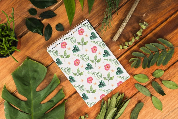 Free Notepad Mockup With Tropical Leaves Psd