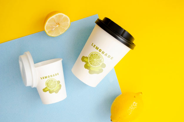 Free Paper Coffee Cups Mock-Up On Bicolor Background Psd