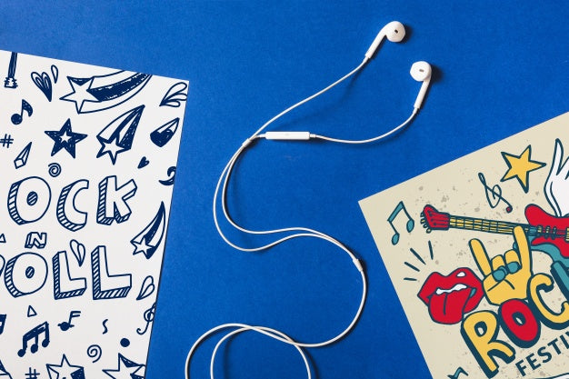 Free Paper Mockup With Earphones In Middle Psd