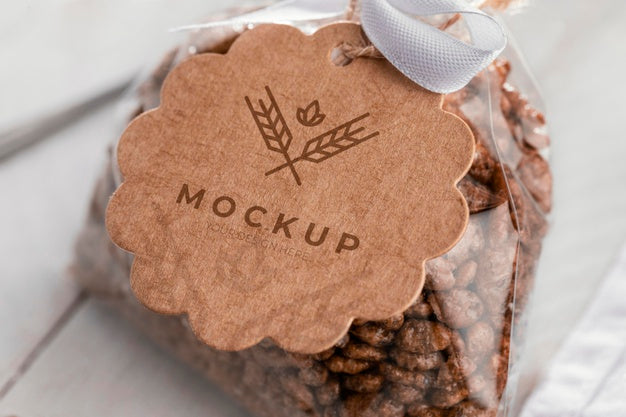 Free Pastry In Transparent Packaging Mockup Psd