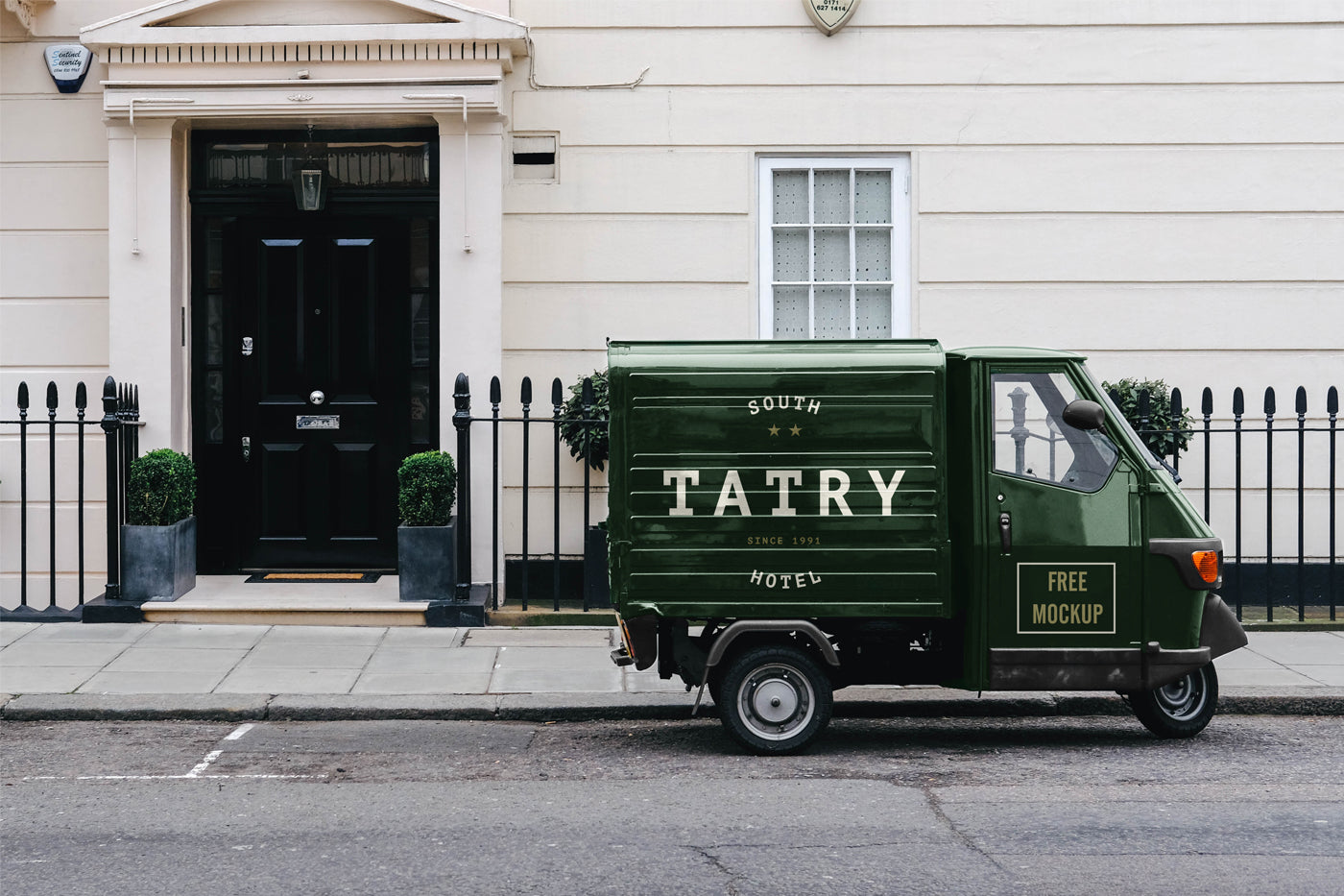 Free Piaggio Truck Mockup