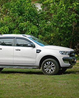 Free Pickup Truck – 2 Psd Mockups