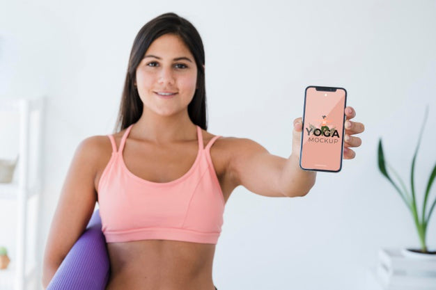 Free Portrait Of Pretty Woman Holding Phone Psd