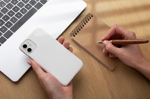 Free Screen And Cases Device Mockup Psd