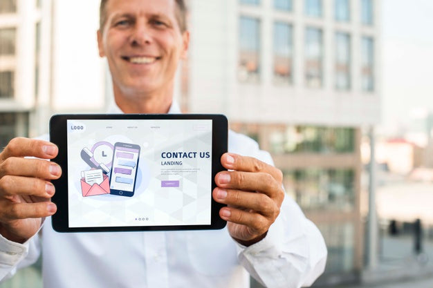 Free Smiley Businessman Outdoors Holding Horizontal Digital Tablet Psd