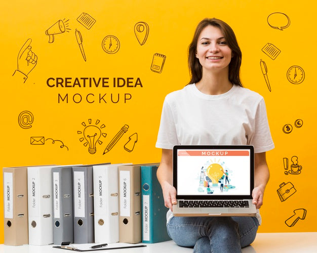 Free Smiley Female With Laptop Psd