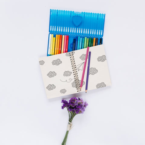 Free Social Media And Internet Mockup With Booklet Or Cover Psd