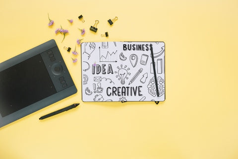 Free Social Media And Internet Mockup With Booklet Or Cover Psd