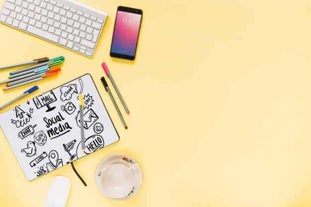 Free Social Media And Internet Mockup With Booklet Or Cover Psd