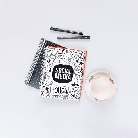 Free Social Media And Internet Mockup With Booklet Or Cover Psd