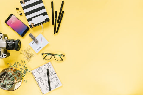 Free Social Media And Internet Mockup With Booklet Or Cover Psd