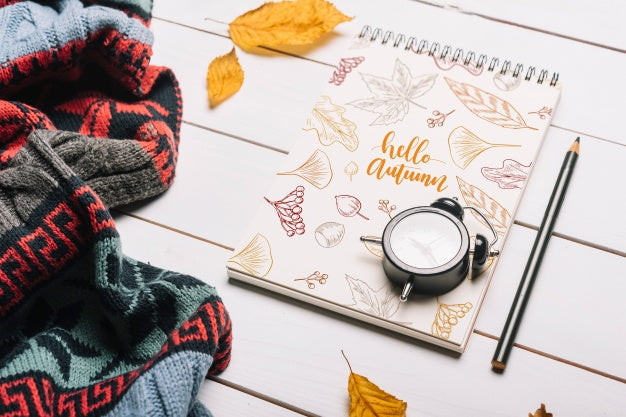 Free Spiral Notepad Mockup With Halloween Concept Psd