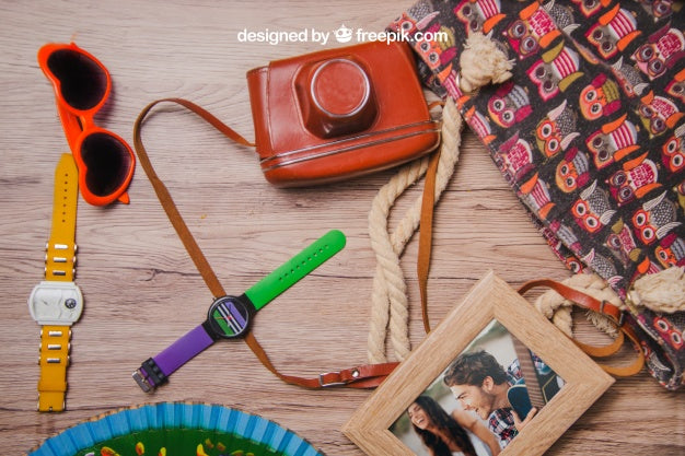 Free Summer Concept With Frame And Decorative Summer Objects Psd