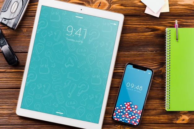Free Tablet Mockup With Back To School Concept Psd