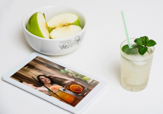 Free Tablet Mockup With Healthy Food Psd
