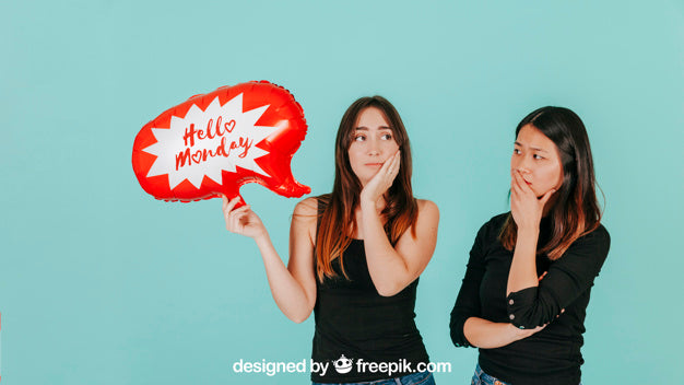 Free Thinking Women With Speech Balloon Mockup Psd