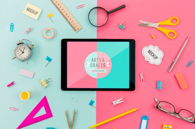 Free Top View Assortment Of School Supplies Psd