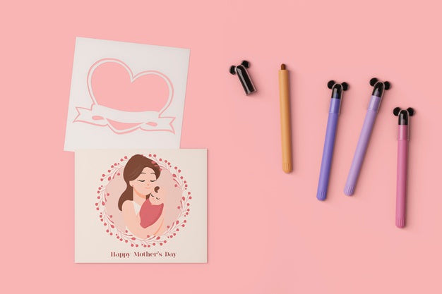 Free Top View Mother'S Day Card And Markers With Mock-Up Psd