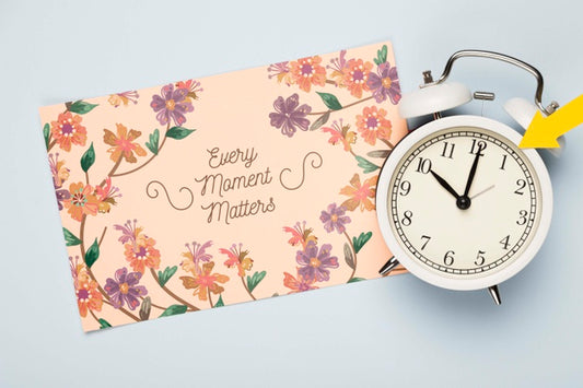 Free Top View Of Floral Card With Clock Psd